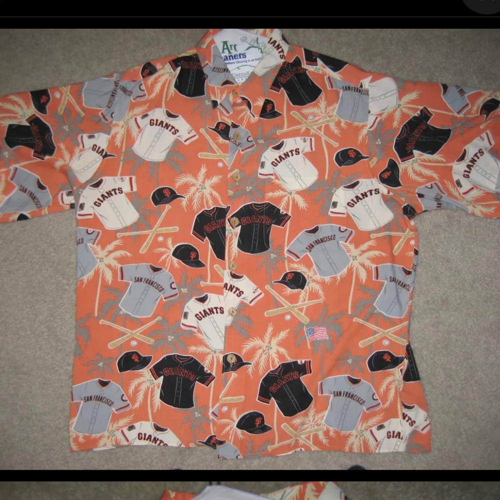 Giants Button Up
